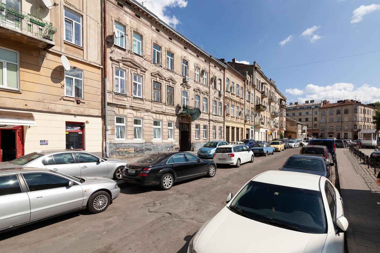 Studio Near Opera Lviv Bagian luar foto